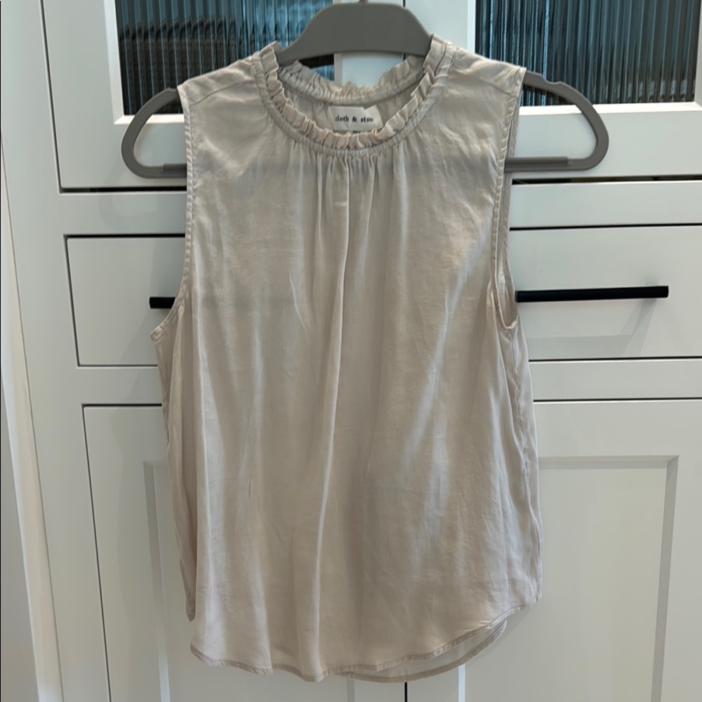 Cloth & Stone Light Tan Sleeveless Blouse